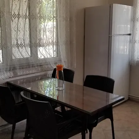 Huge Evleri 3 アパート *